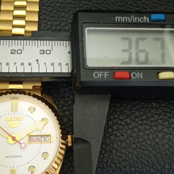 Vintage 1972 Seiko Automatic Mens Gold Watch W/daydate & White accents - Picture 7 of 8